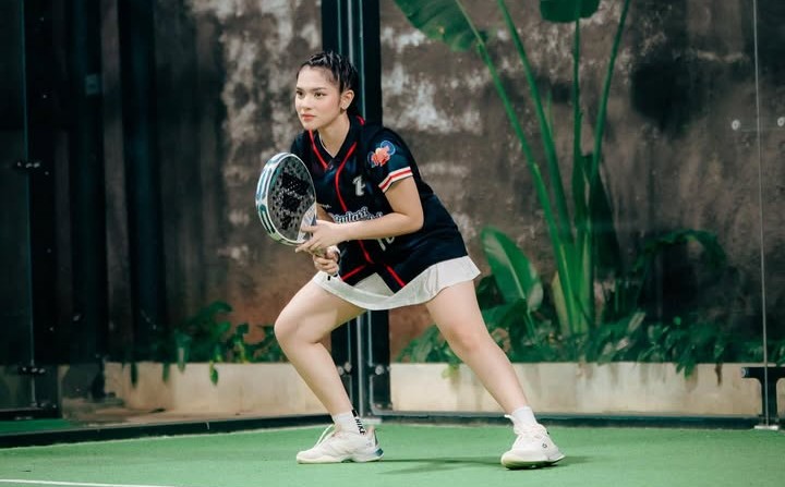 Kebugaran badan Davina Karamoy, artis muda yang gemar berolahraga.