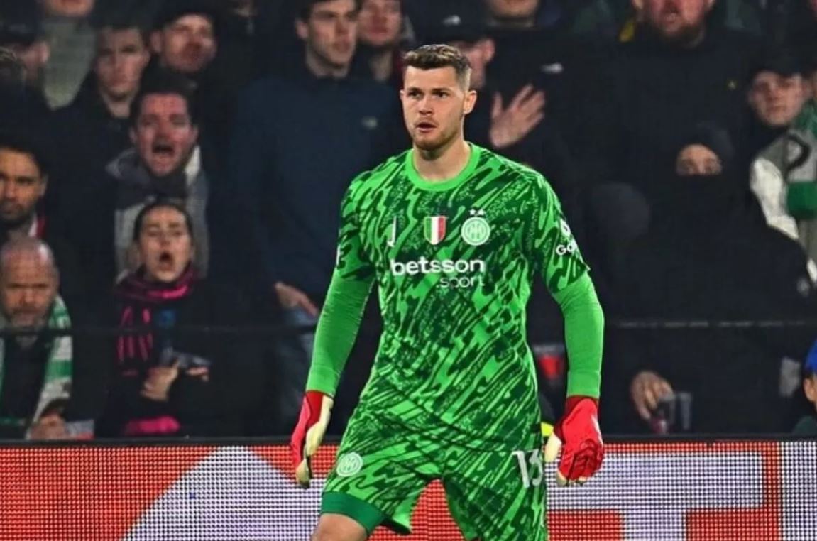 Kiper Inter Milan Josep Martinez tabrak lansia di jalur sepeda.