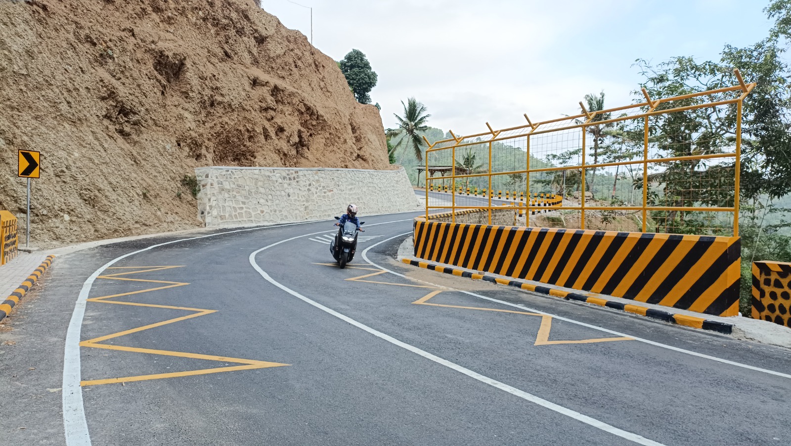 Salah satu titik ruas jalan di Arjosari yang telah diperbaiki Pemprov Jatim tahun ini lewat program peningkatan infrastruktur jalan provinsi.
