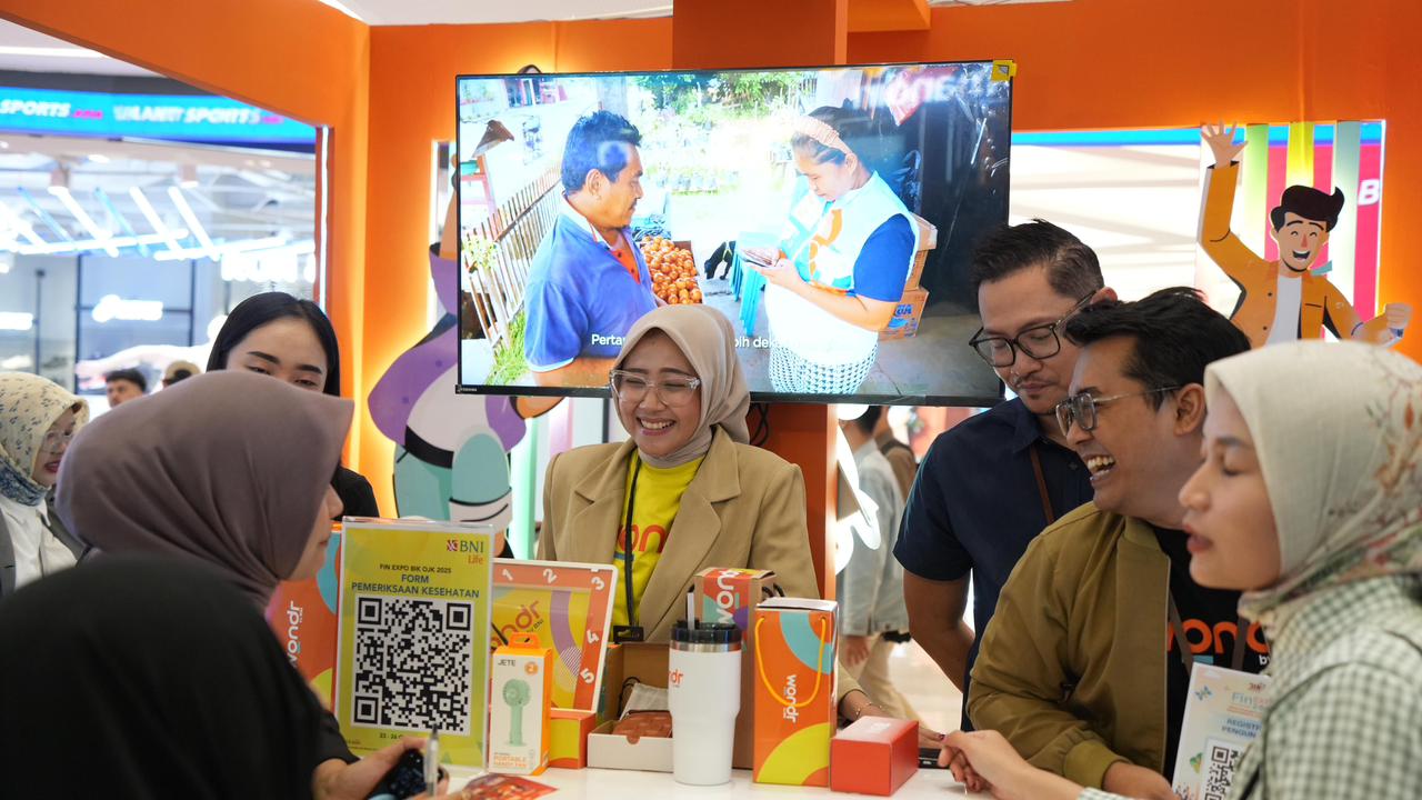 Booth BNI di FinExpo 2025 Tunjungan Plaza Surabaya ramai dikunjungi pengunjung yang antusias mencoba layanan wondr by BNI dan Agen46, pekan lalu.