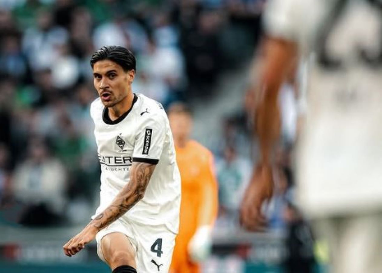 Aksi Kevin Diks bersama Borussia Monchengladbach.