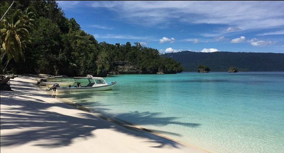 Triton Bay dikenal sebagai salah satu spot diving paling eksklusif di Papua Barat.