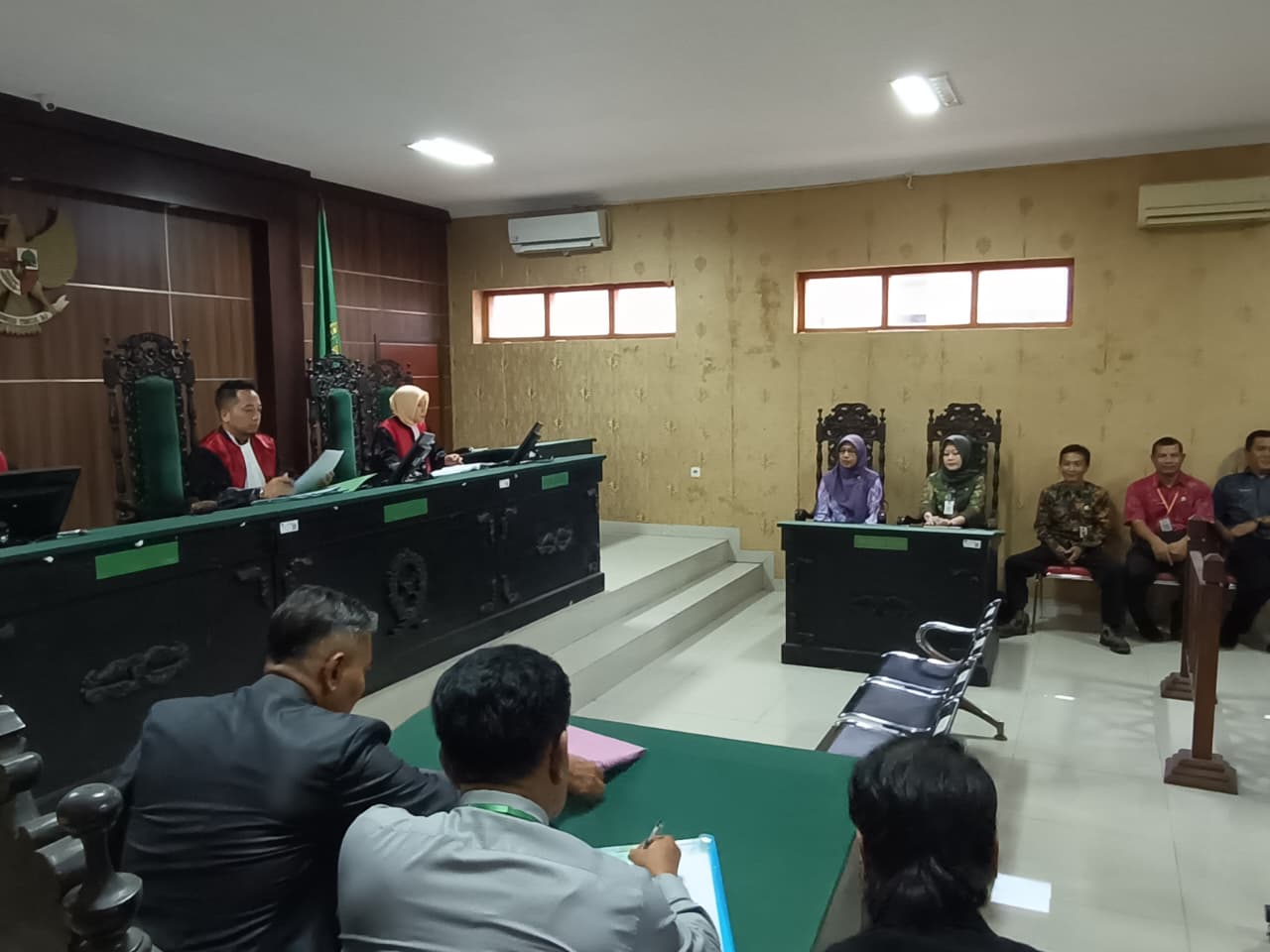 Sidang gugatan perkara lelang proyek Pemkot Madiun memasuki tahap mediasi di PN Kota Madiun, Kamis (30/10). HENGKY RISTANTO/JAWA POS RADAR MADIUN