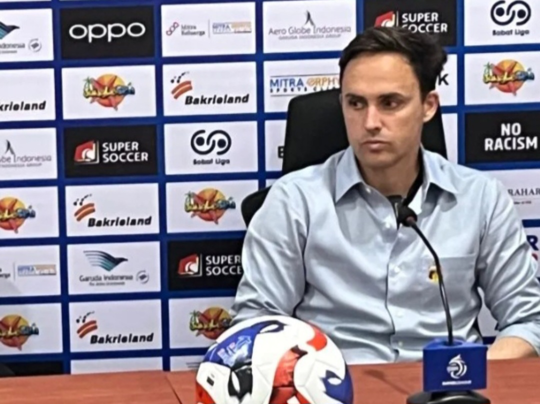 Coach Bhayangkara Presisi Lampung FC, Paul Munster saat memberikan keterangan kepada awak media.