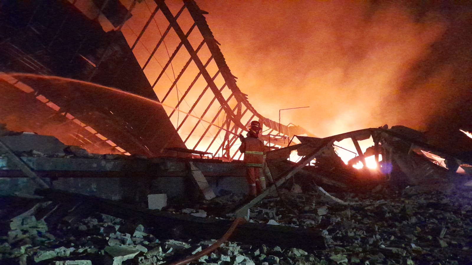 Pabrik di Ngawi yang terbakar beberapa waktu lalu. Satpol PP menyoroti rendahnya kesadaran perusahaan terhadap proteksi dan sarana keselamatan kebakaran. DOK RADAR NGAWI