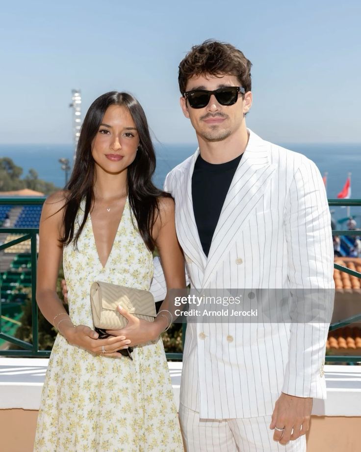 Ilustrasi  Alexandra Saint Mleux dan Charles Leclerc