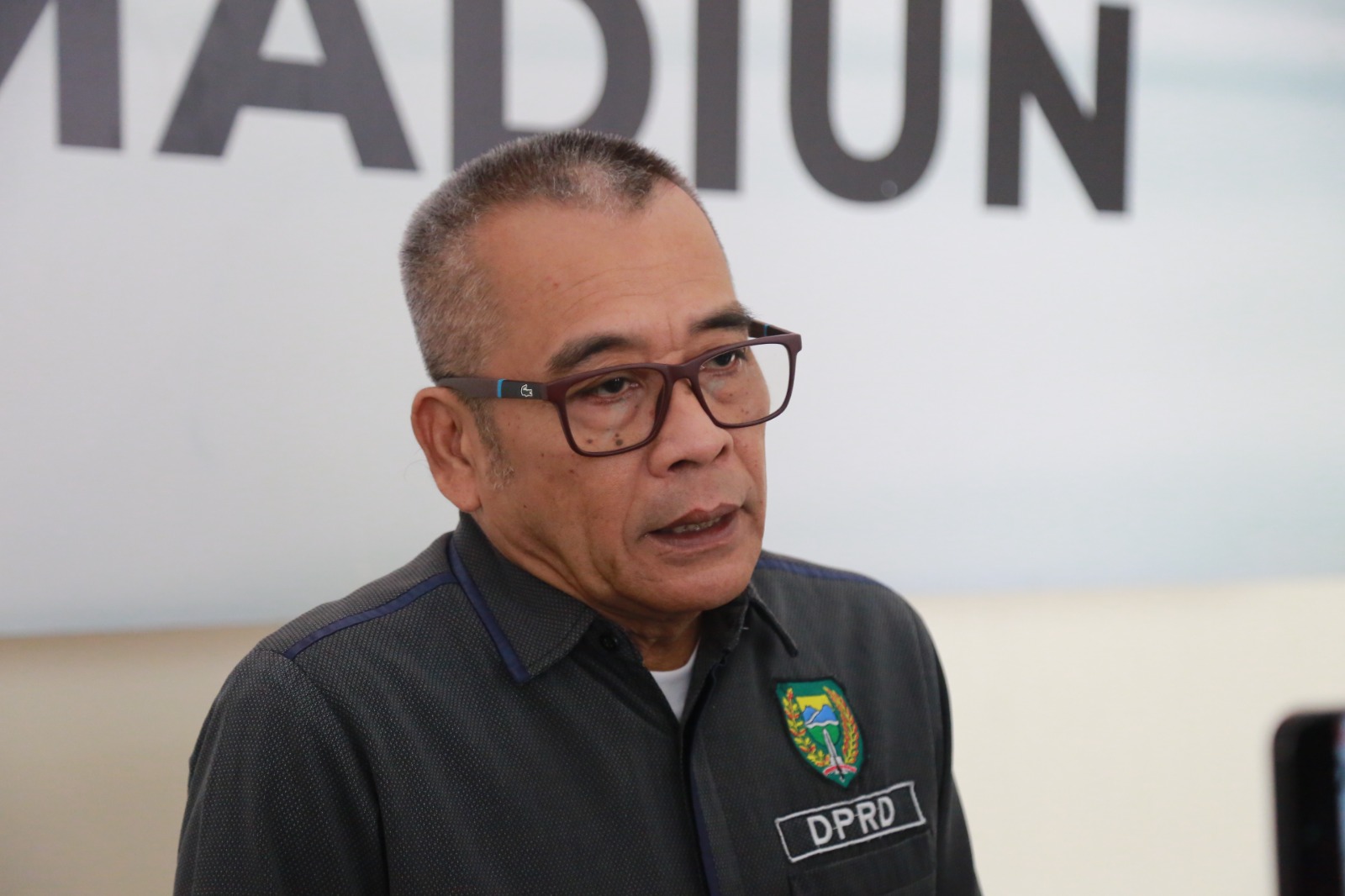 Ketua DPRD Kota Madiun Armaya menyampaikan pernyataan terkait pentingnya stabilitas pemerintahan pasca OTT KPK terhadap Wali Kota Madiun nonaktif, Selasa (27/1). BAGAS BIMANTARA/RADAR MADIUN