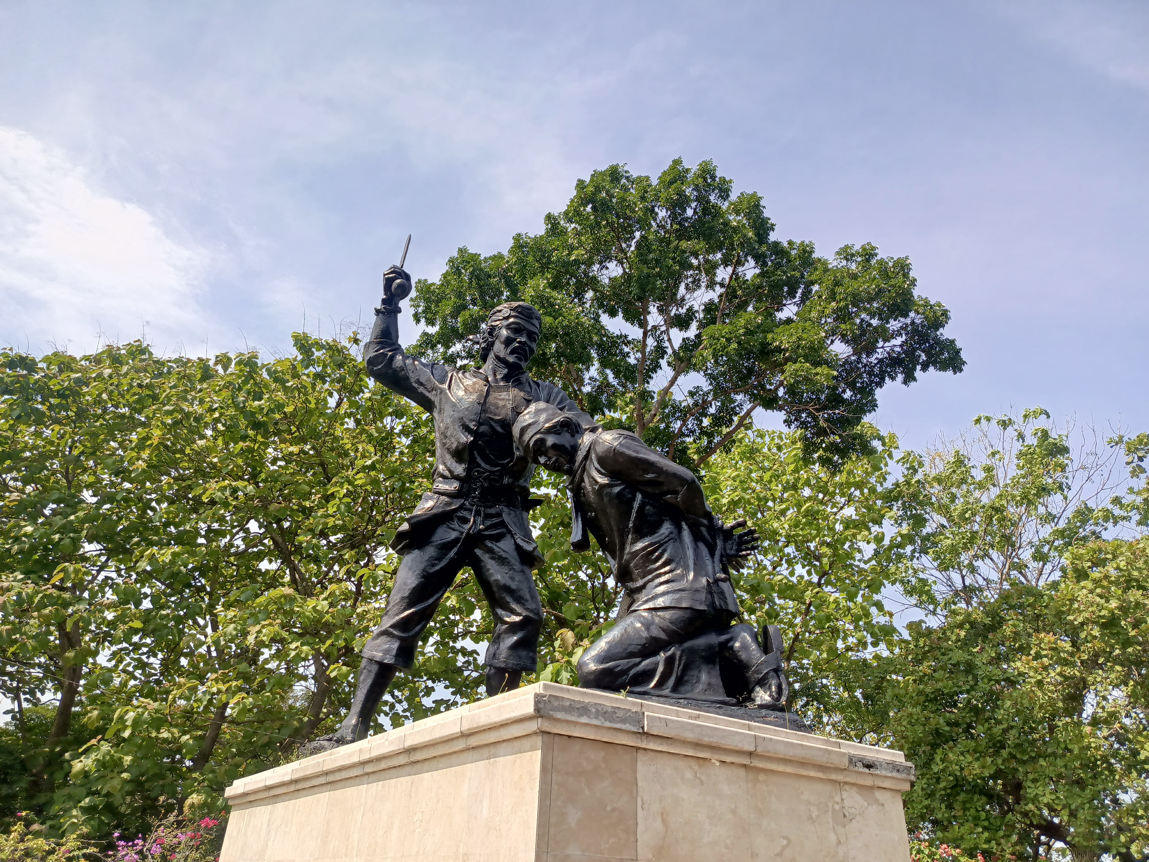 Monumen Korban Keganasan PKI di Desa Kresek, Wungu, Madiun, menjadi pengingat sejarah kelam 1948. Dikelola warga setempat sejak 1987 hingga kini. MIFTAHUL ABIDIN/MAGANG RADAR MADIUN