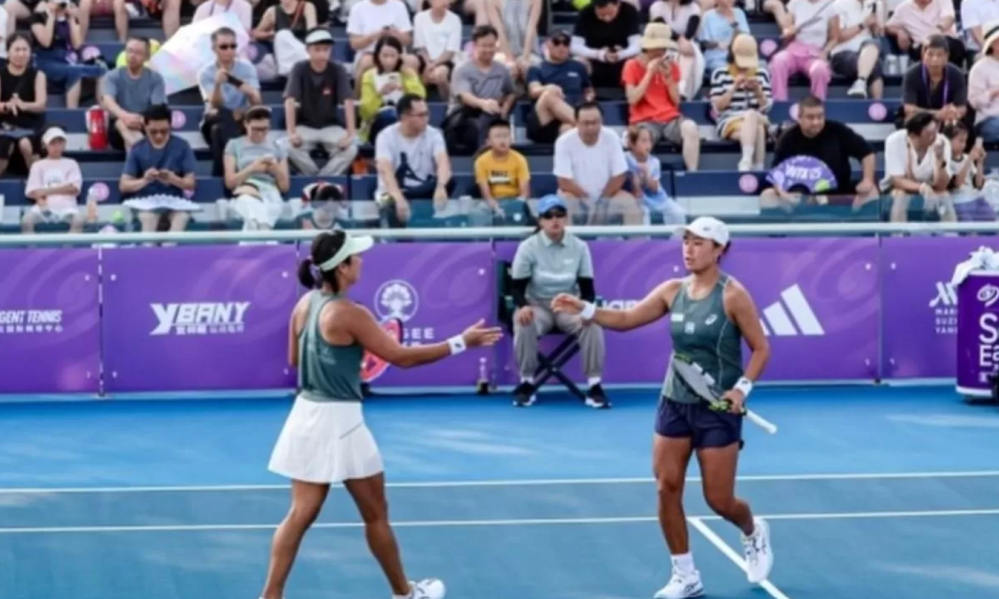 Janice Tjen cetak sejarah! Juara tunggal dan ganda di Chennai Open 2025, bawa harum nama Indonesia di kancah tenis dunia.