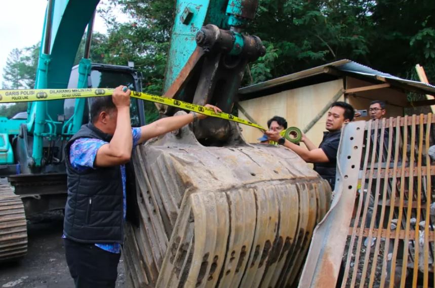 Bareskrim Polri bongkar tambang pasir ilegal di Taman Nasional Merapi. Nilai transaksi triliunan, alat berat disita.