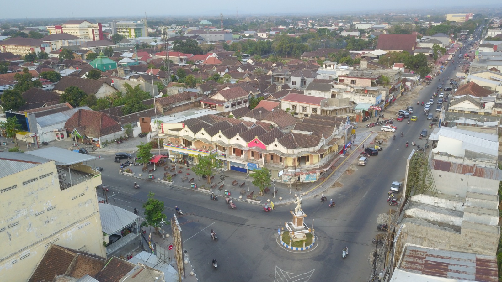 Sektor perdagangan di pusat kota Ponorogo berkembang pesat. Nilai investasi pada triwulan ketiga dari sektor tersebut mencapai Rp4,64 miliar. DOK. JAWA POS RADAR PONOROGO