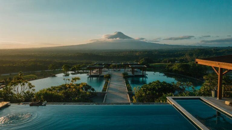 Ilustrasi spot wisata rekomendasi untuk akhir tahun.