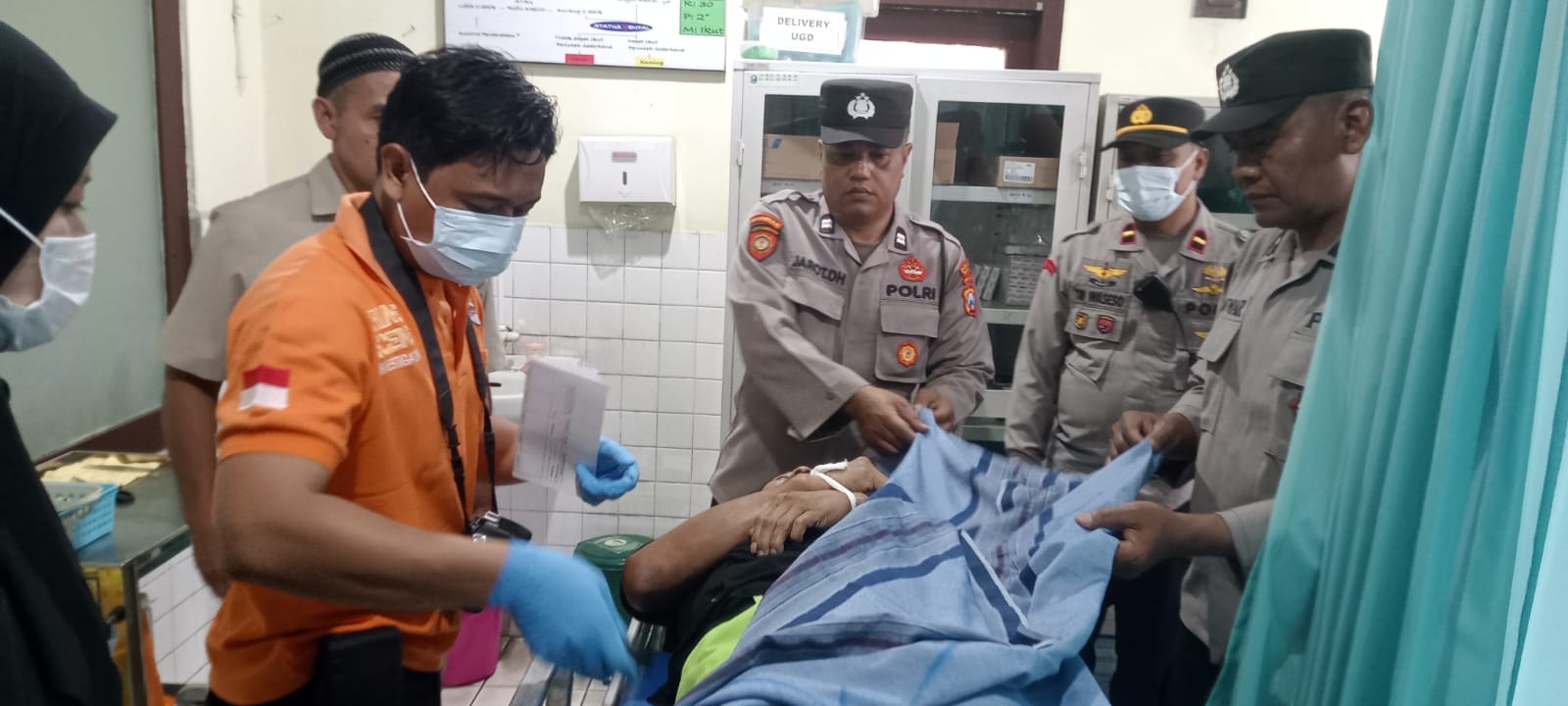 Seorang pria ditemukan tewas di teras bengkel motor di Kelurahan Manisrejo, Kecamatan Karangrejo, Selasa pagi (4/11). POLSEK KARANGREJO UNTUK JAWA POS RADAR MAGETAN