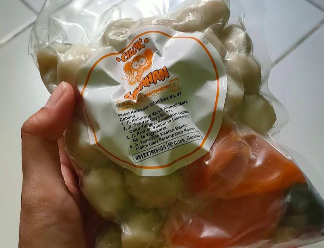 Cilok Gajahan, jajanan legendaris asal Jogja, sukses dari gerobak kecil hingga jadi ikon kuliner khas Alun-Alun Selatan.