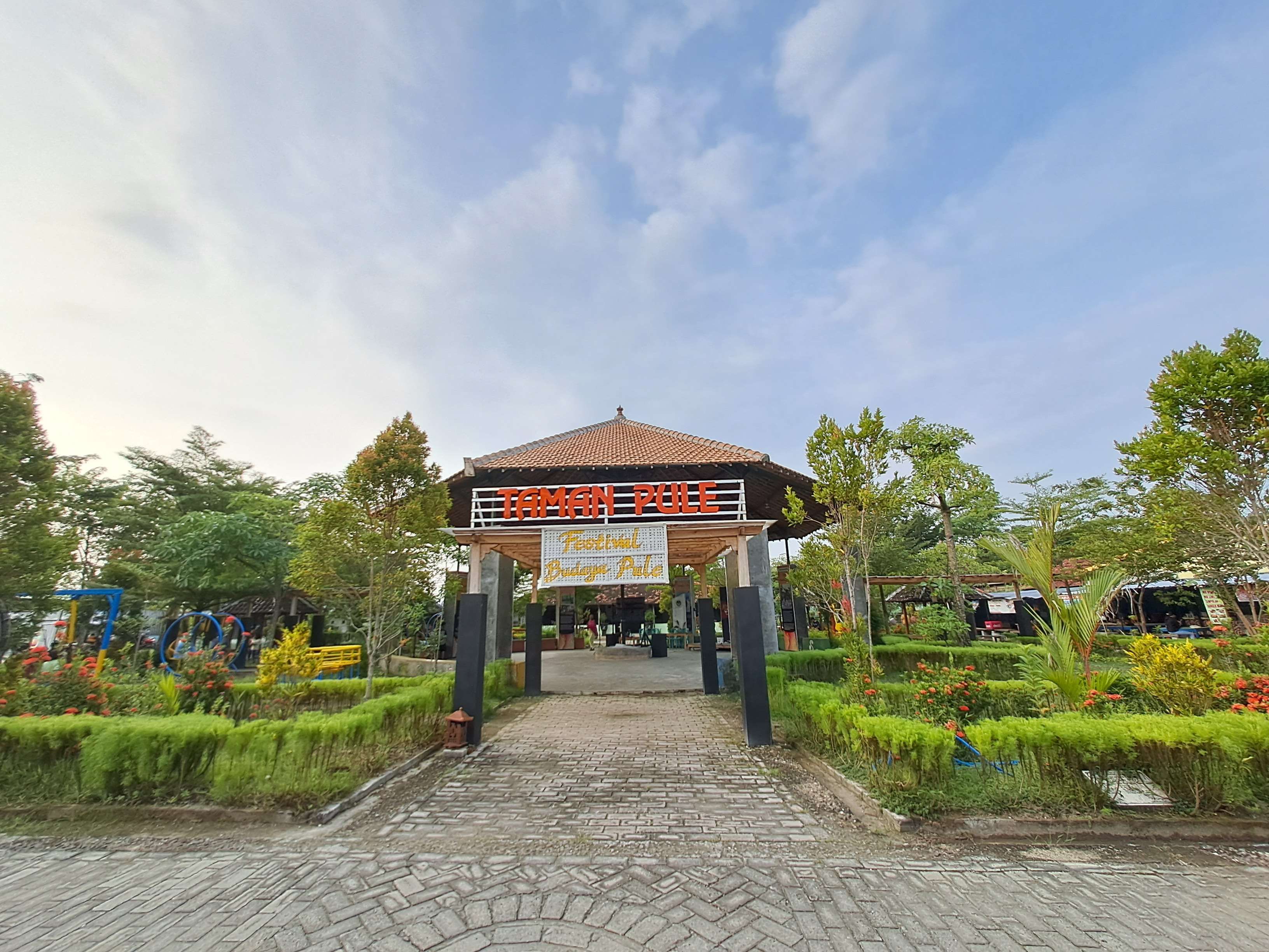 Kampung Ceria Pule Madiun yang murah meriah untuk berwisata.