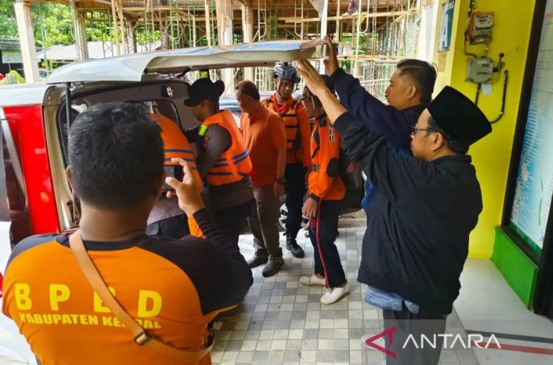 Enam mahasiswa KKN UIN Walisongo terseret arus di Kendal, tiga meninggal dunia, tiga lainnya masih dicari tim SAR.