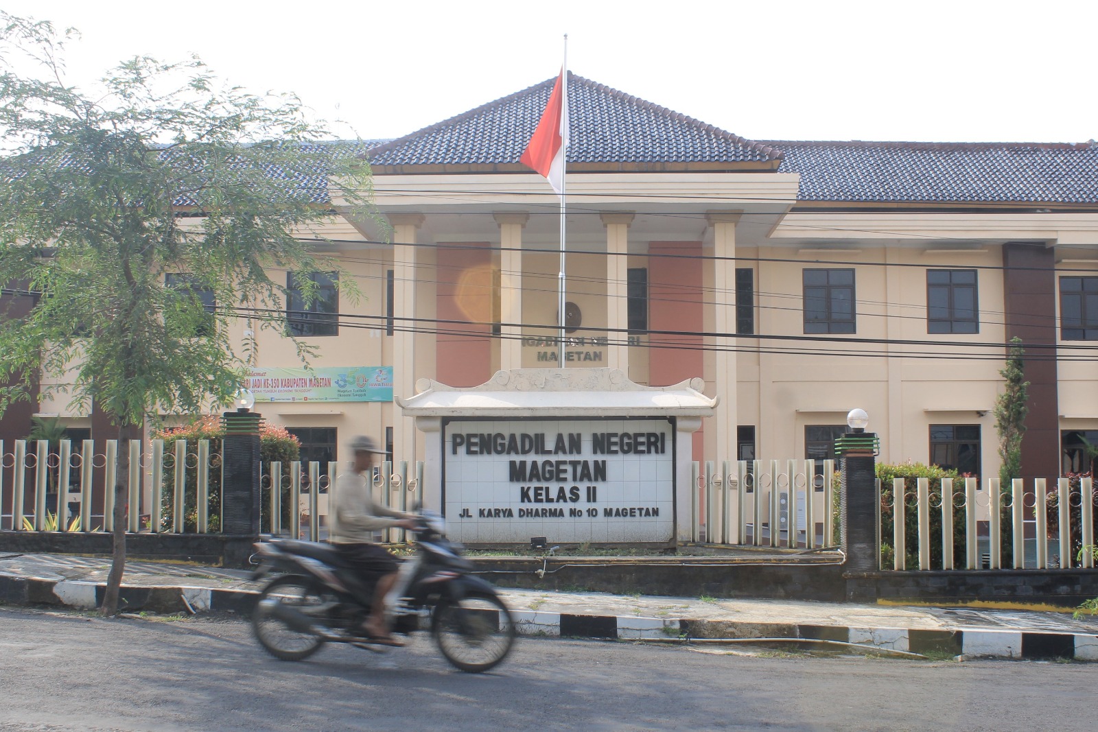 PN Magetan menyatakan tidak berwenang mengadili dua gugatan sederhana yang diajukan anggota Koperasi MSI. AJI PUTRA/JAWA POS RADAR MADIUN
