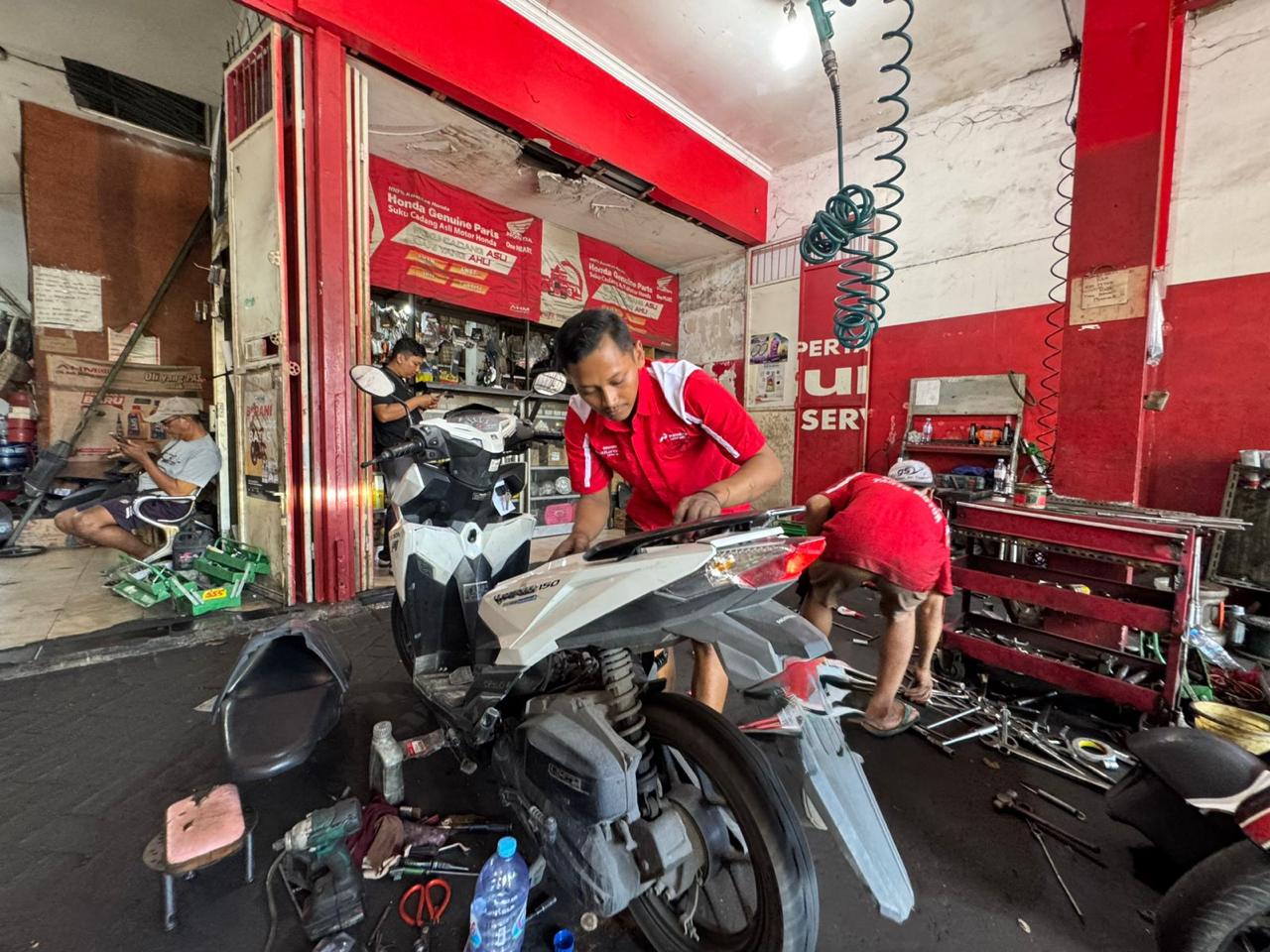Pertamina Patra Niaga memastikan pelayanan dan kualitas BBM di wilayah Jawa Timur tetap aman dan terpantau sesuai standar distribusi nasional.