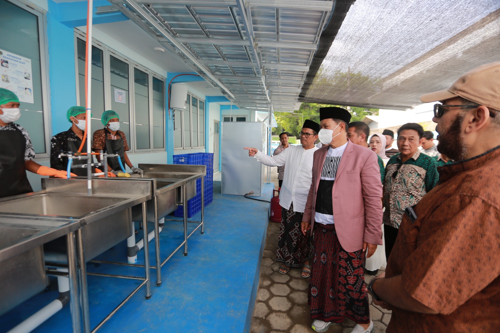Wali Kota Madiun Maidi meresmikan SPPG Oro-oro Ombo, dapur MBG kesembilan yang melayani hampir 3.000 anak dari 16 sekolah. BAGAS BIMANTARA/RADAR MADIUN