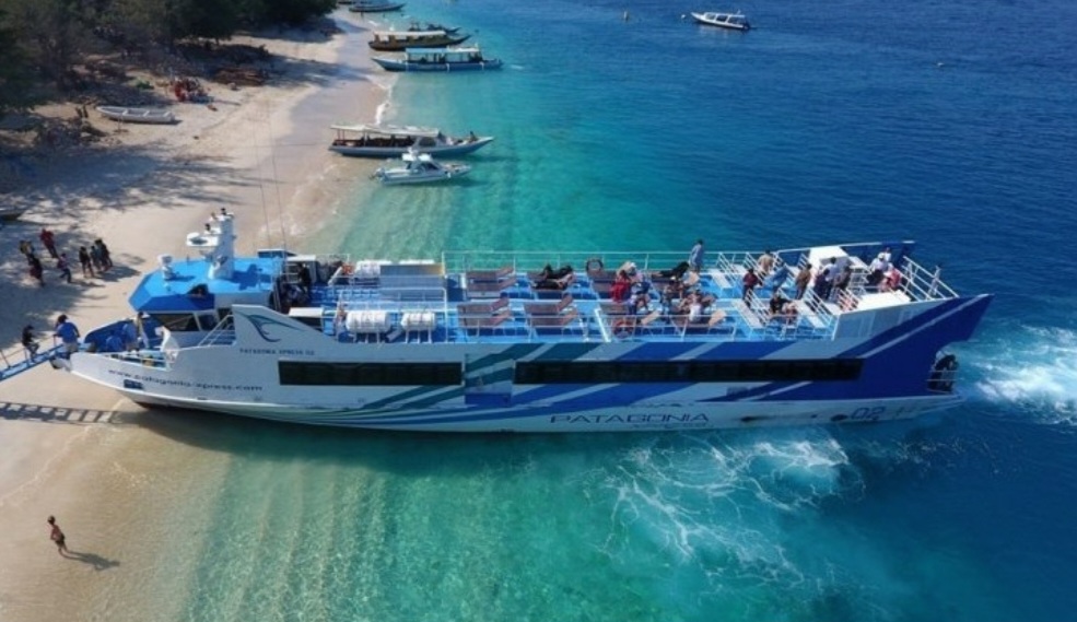 Liburan ke Lombok via jalur laut.