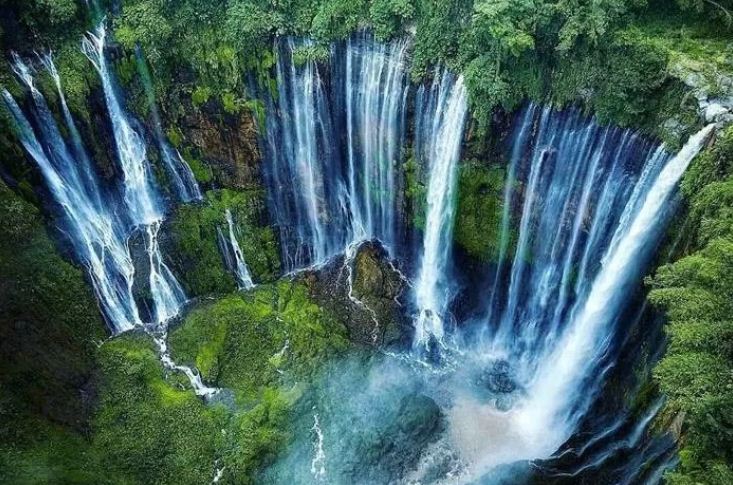 Air terjun Tumpak Sewu Lumajang yang menakjubkan.
