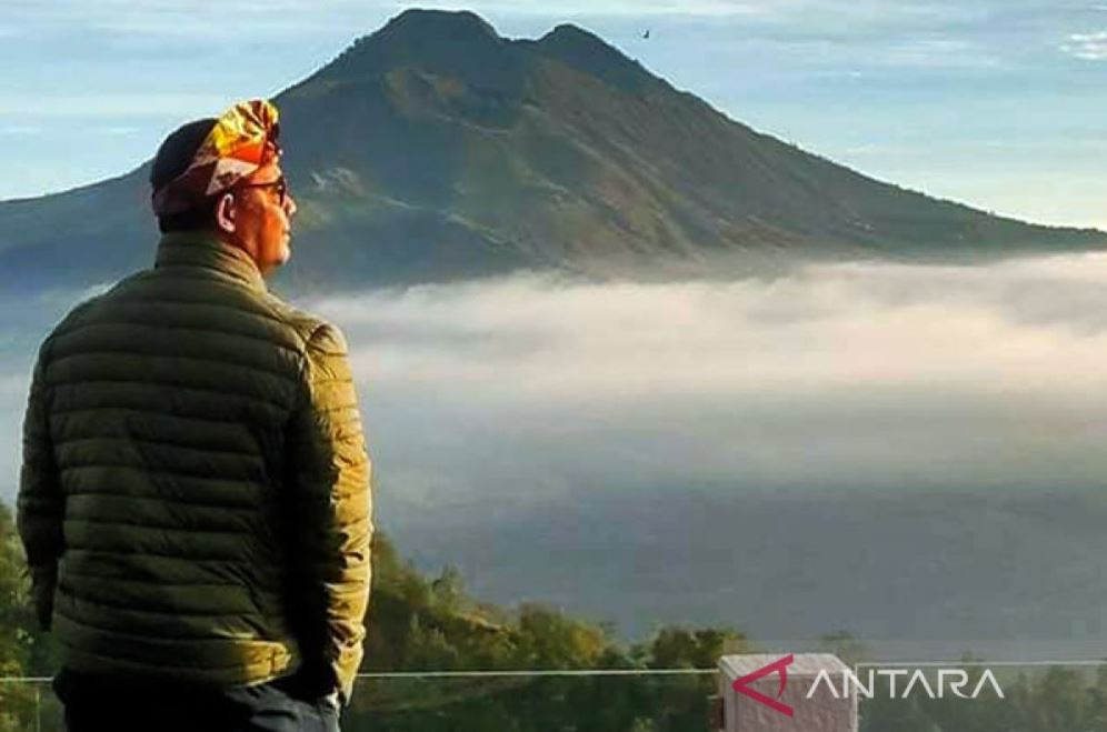 Menikmati kopi di atas awan hingga di tepi Danau Batur, inilah lima tempat nongkrong paling cantik di Kintamani, Bali.