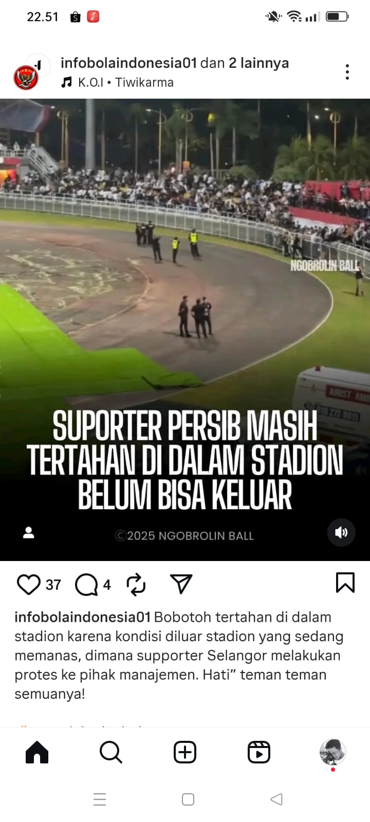 Suporter Selangor FC mengepung Bobotoh di dalam stadion usai kalah dramatis dari Persib Bandung di ACL 2.