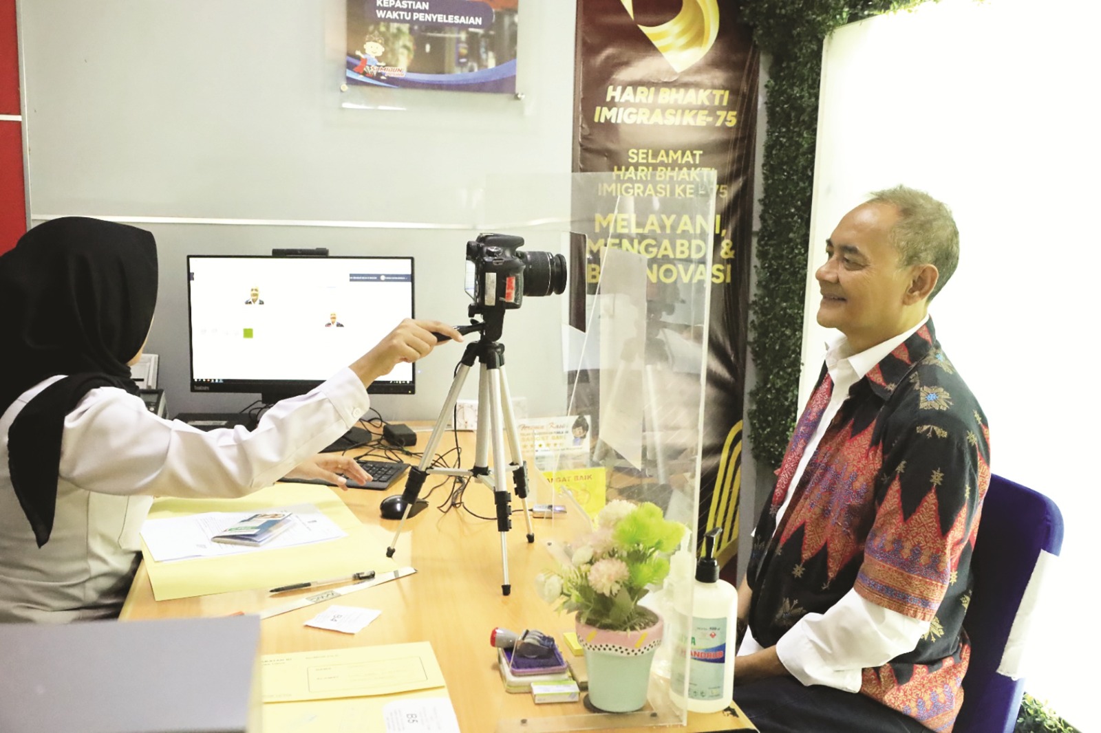 Puluhan calon jemaah haji Kabupaten Madiun mengikuti proses pasporisasi di kantor Kemenag setempat. DOK RADAR MADIUN