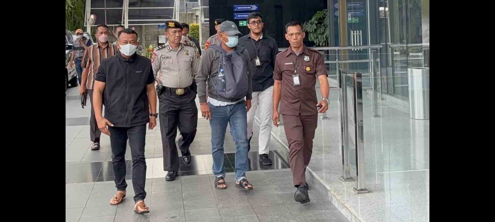 Bupati Ponorogo Sugiri Sancoko tiba di Gedung Merah Putih, KPK, Sabtu 8 November 2025.
