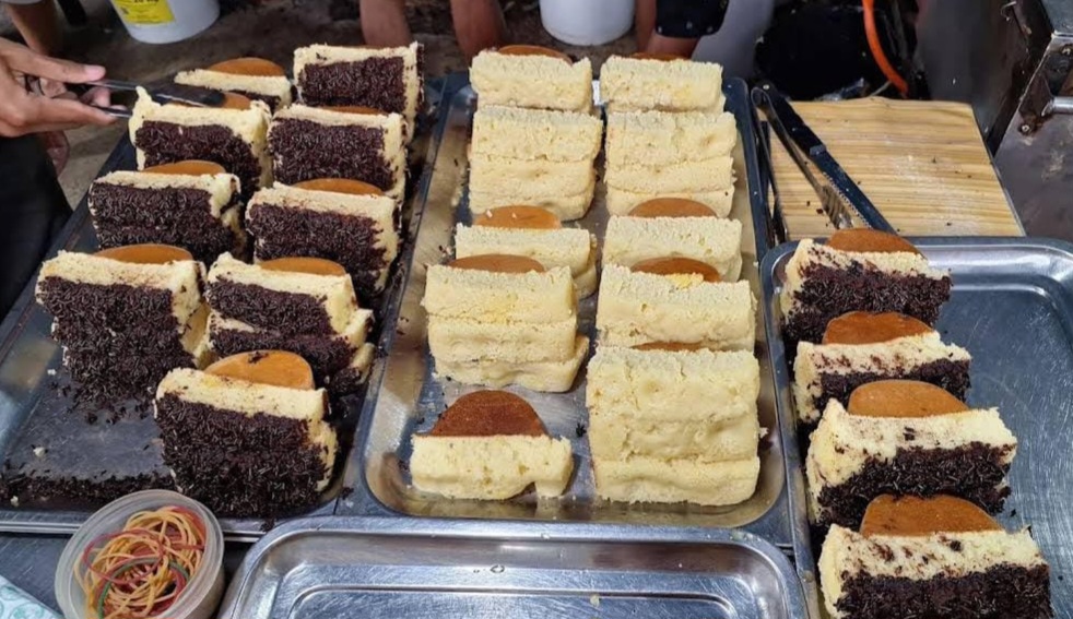 Pukis Ko Yung Kotabaru tetap jadi ikon kuliner klasik Yogyakarta.