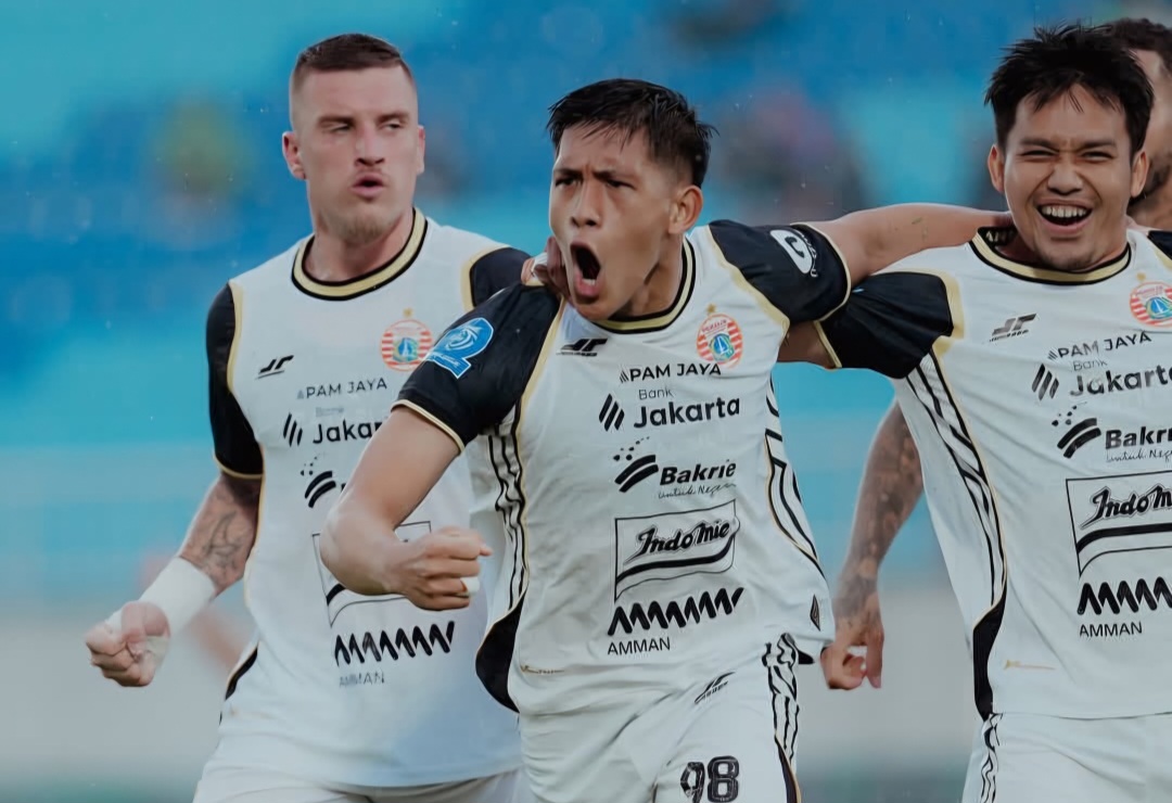 Dua gol Eksel Runtukahu jadi penentu comeback gemilang Macan Kemayoran.