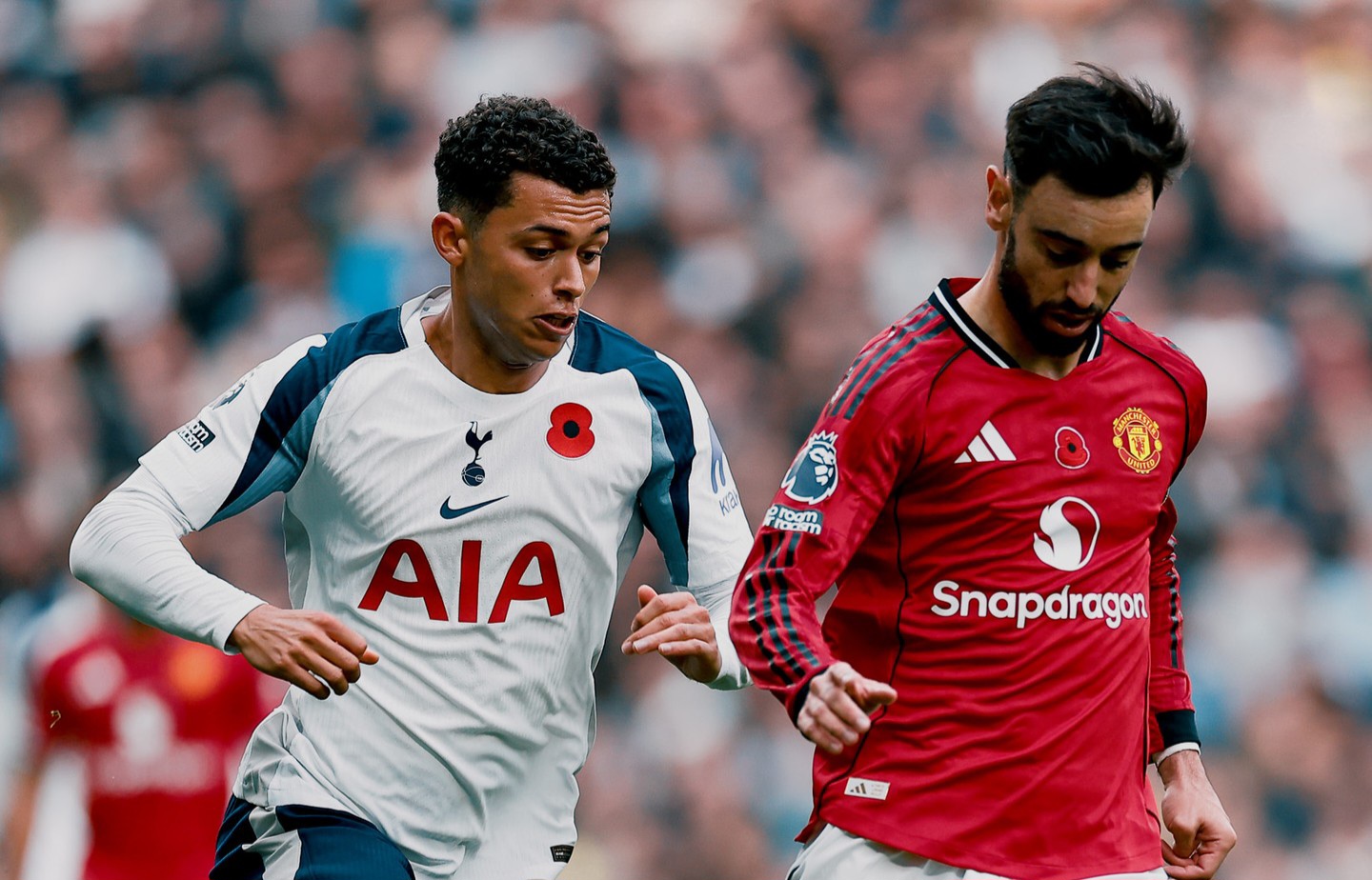 Spurs tahan imbang MU 2-2.