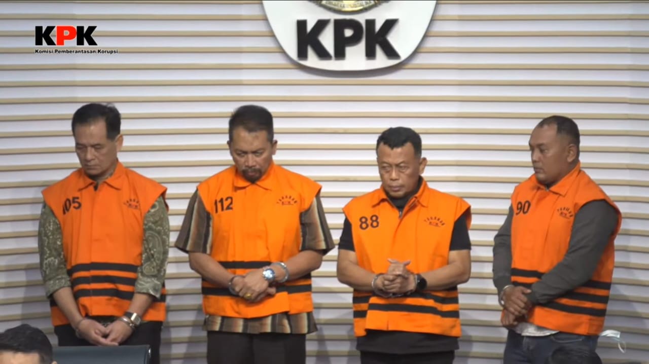 Bupati Ponorogo Sugiri Sancoko, Sekda Agus Pramono, Direktur RSUD dr Harjono Yunus Mahatma, dan Sucipto, rekanan proyek di RSUD, ditetapkan tersangka oleh KPK, Minggu 9 November 2025 dini hari.