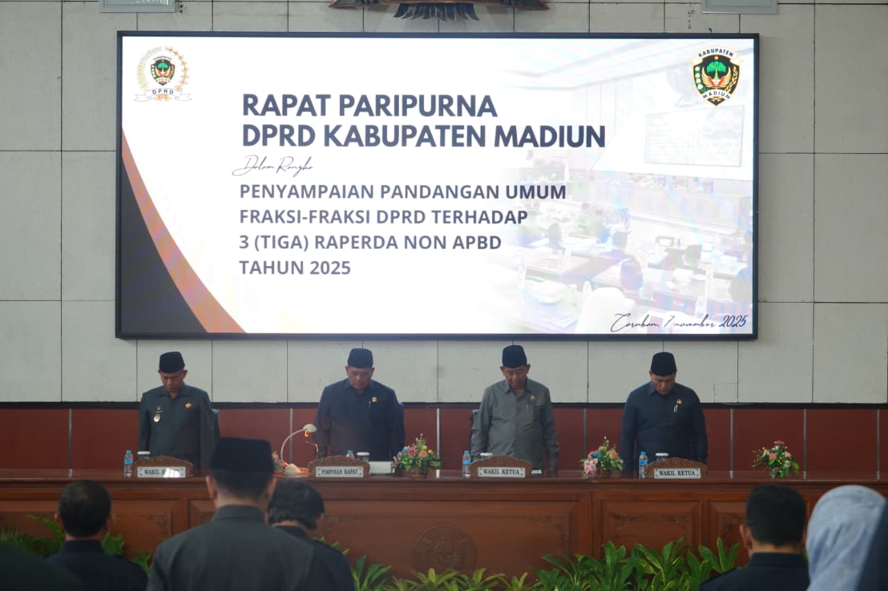 Fraksi DPRD Kabupaten Madiun menyampaikan pandangan umum terhadap tiga raperda non-APBD. Dewan meminta kebijakan pajak dan retribusi tidak membebani masyarakat. DWI NR DILIANA/RADAR MADIUN