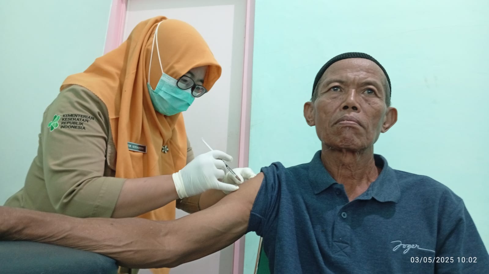Jamaah haji saat menjalani vaksinasi di Puskesmas Gantrung, Kebonsari, sebelum berangkat haji pada 2025 lalu. DIAN RAHAYU/RADAR MADIUN