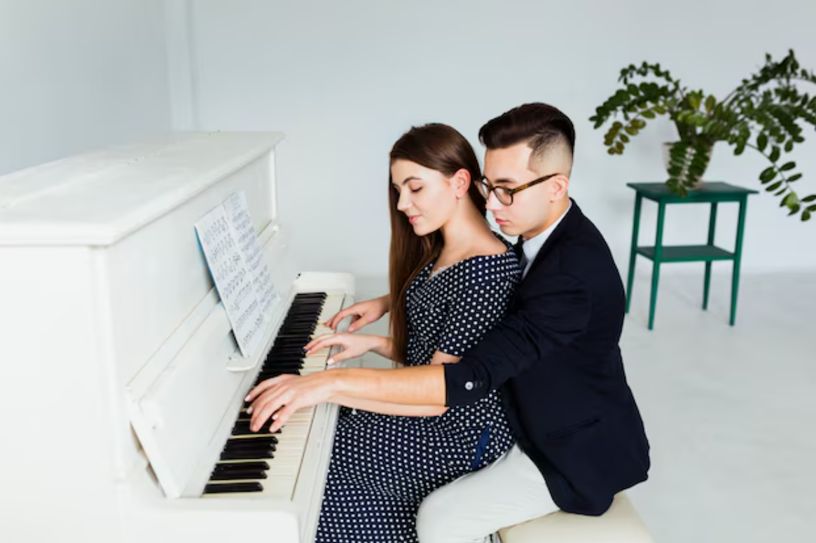 7 tips piano jazz untuk pemula: kuasai akor, ritme swing, improvisasi, dan nikmati ekspresi diri di setiap nada.