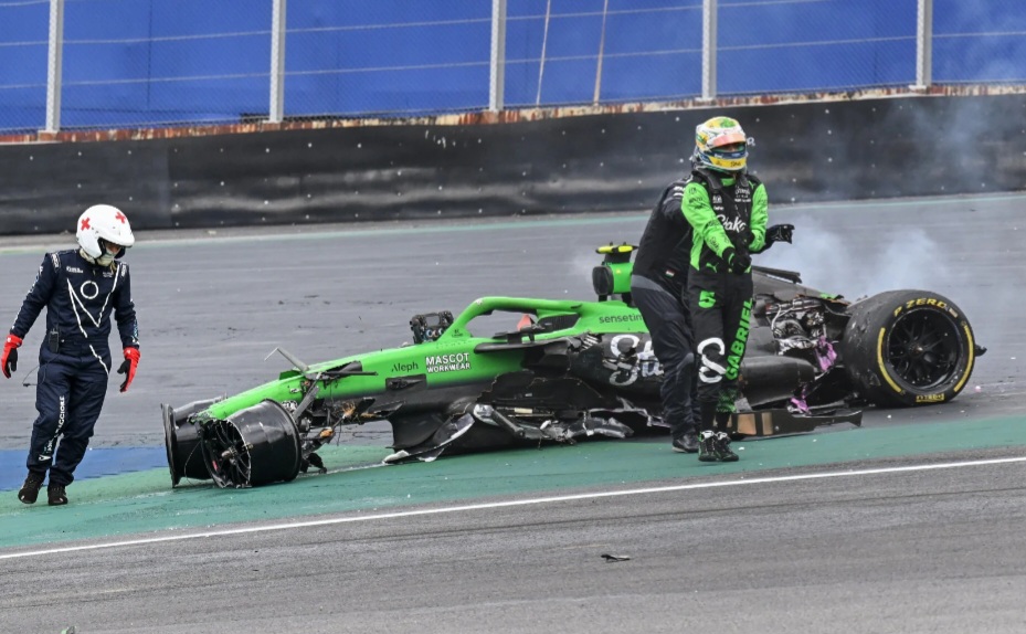 Gabriel Bortoleto alami kecelakaan hebat di Sprint GP Sao Paulo dan gagal ikut kualifikasi.
