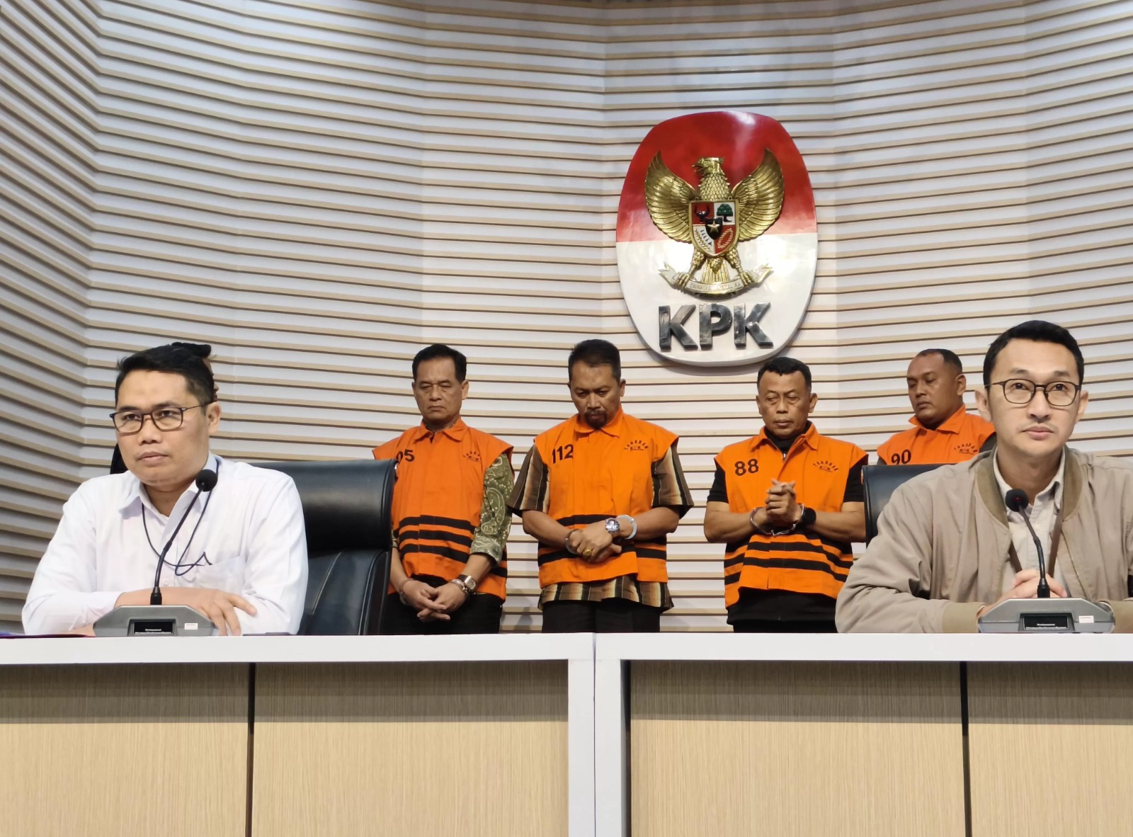 KPK mendalami peran Ely Widodo dan Ninik, kerabat Bupati Ponorogo, yang diduga menjadi perantara uang suap dalam kasus RSUD dr. Harjono. FOTO: Jawa Pos.com