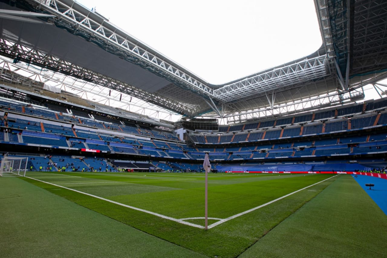 Presiden Real Madrid Florentino Perez menyiapkan bujet jumbo Rp 24 triliun untuk musim depan, di luar transfer pemain. Dana akan difokuskan pada pengembangan Santiago Bernabeu. Twitter: @HQpcrt