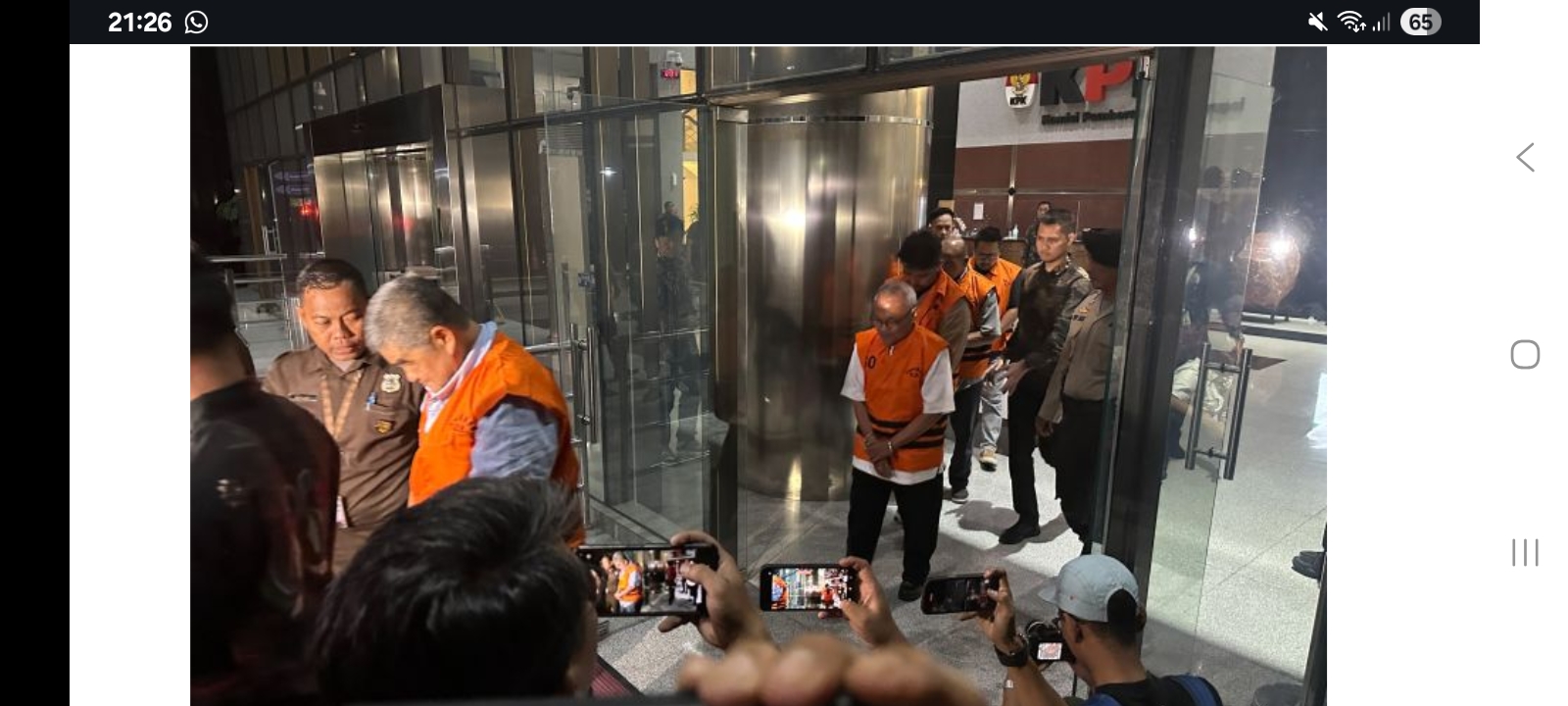 KPK tetapkan lima tersangka baru atas korupsi PEN di Pemkab Situbondo.