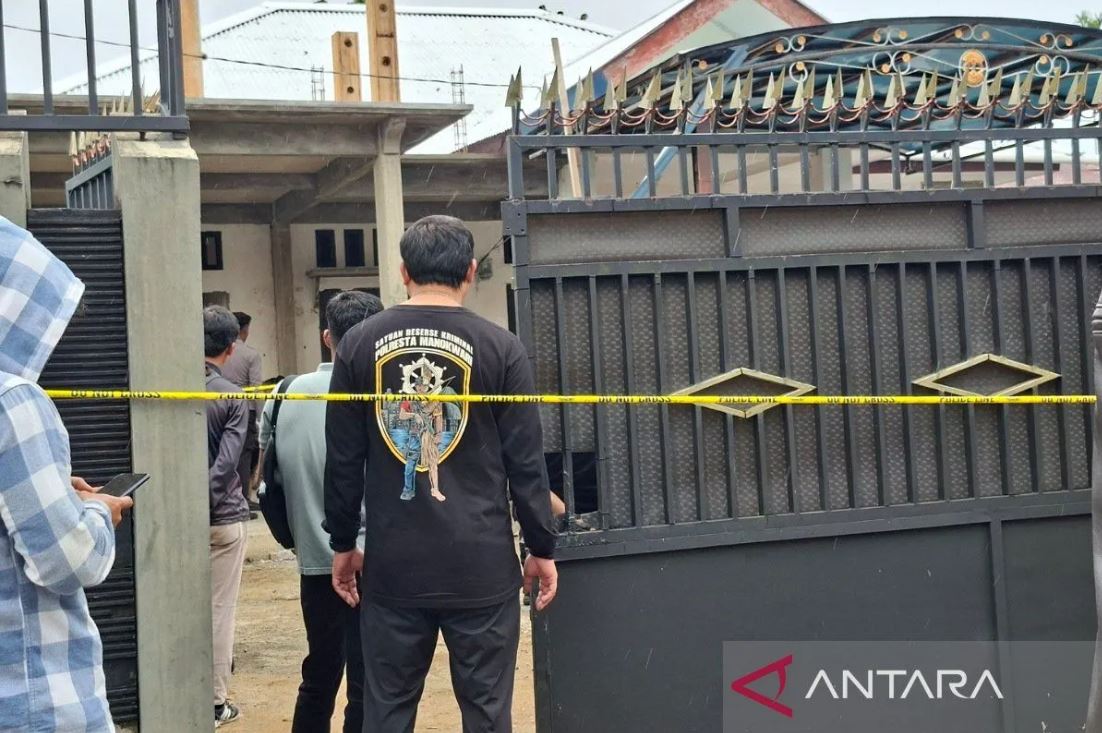 Polisi Manokwari buru pelaku penculikan istri pegawai kantor pajak.
