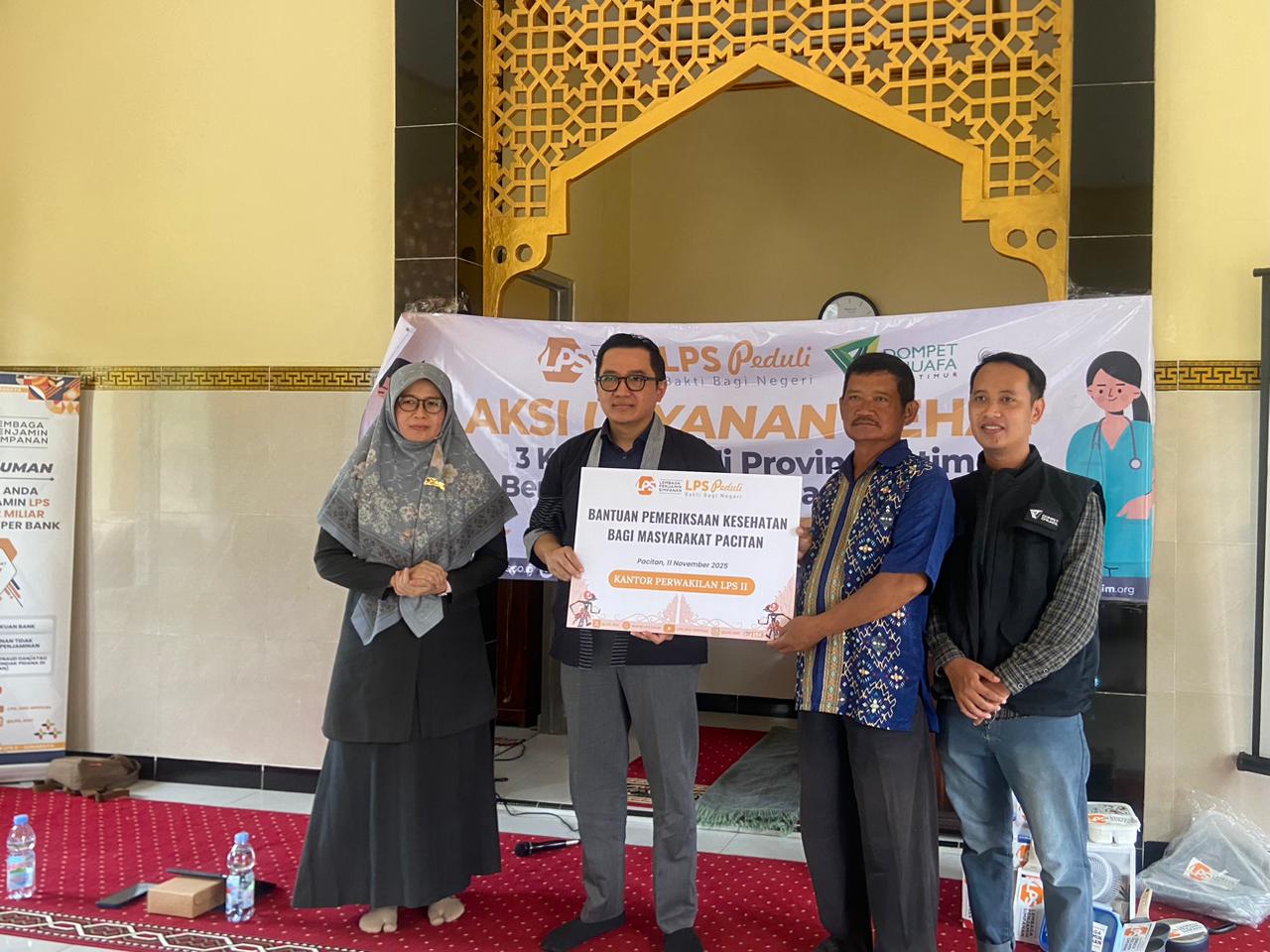 Pemeriksaan kesehatan gratis di Pacitan dalam rangka LPS Peduli.