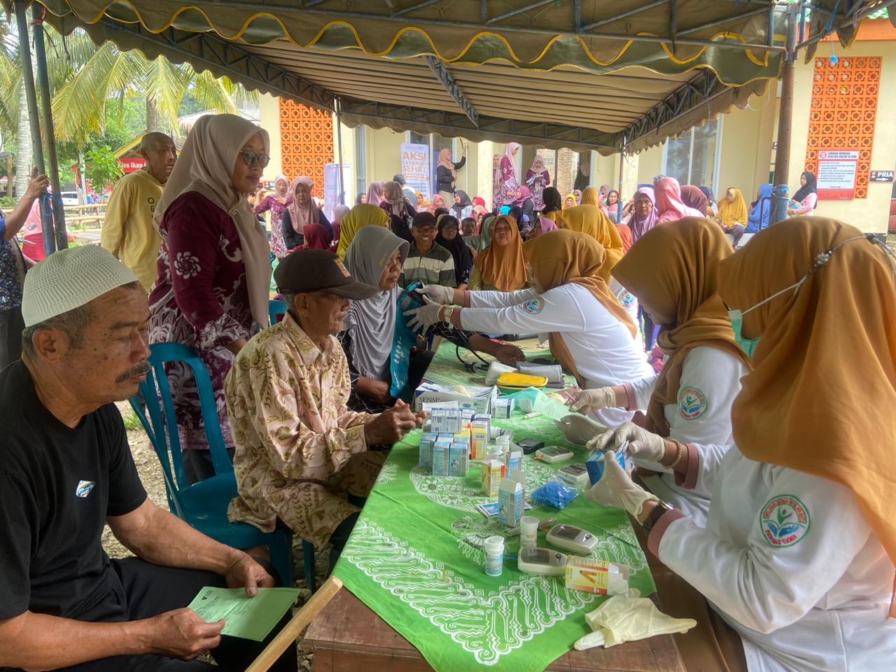 Pemeriksaan kesehatan gratis di Pacitan dalam rangka LPS Peduli.