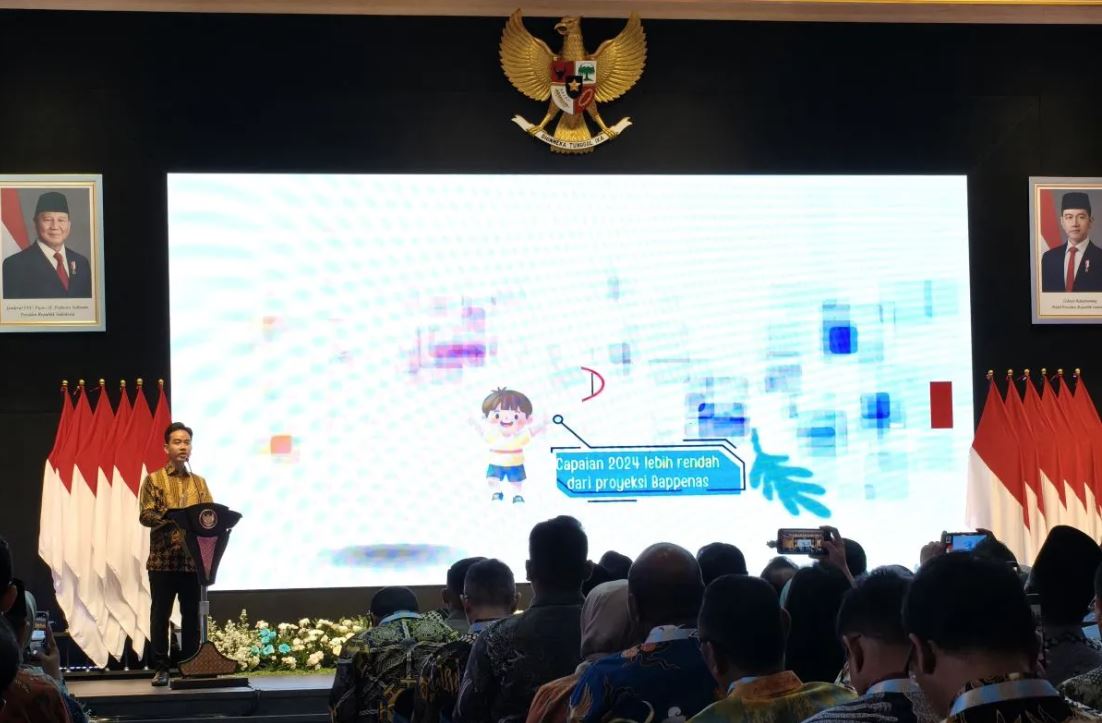 Wakil Presiden RI Gibran Rakabuming saat berpidato dalam agenda Rapat Koordinasi Percepatan Penurunan Stunting 2025 di Gedung Kemenkes RI, Jakarta, Rabu (12/11/2025).