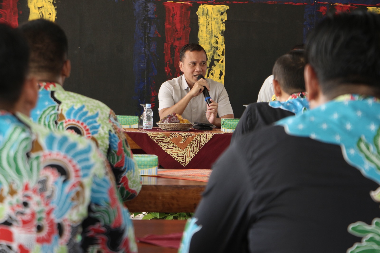 Kalapas Lapas I Madiun Andi Wijaya Rivai bersama jajaran saat kegiatan studi tiru pembangunan Zona Integritas ke Lapas Wonosari, Jumat (7/11).