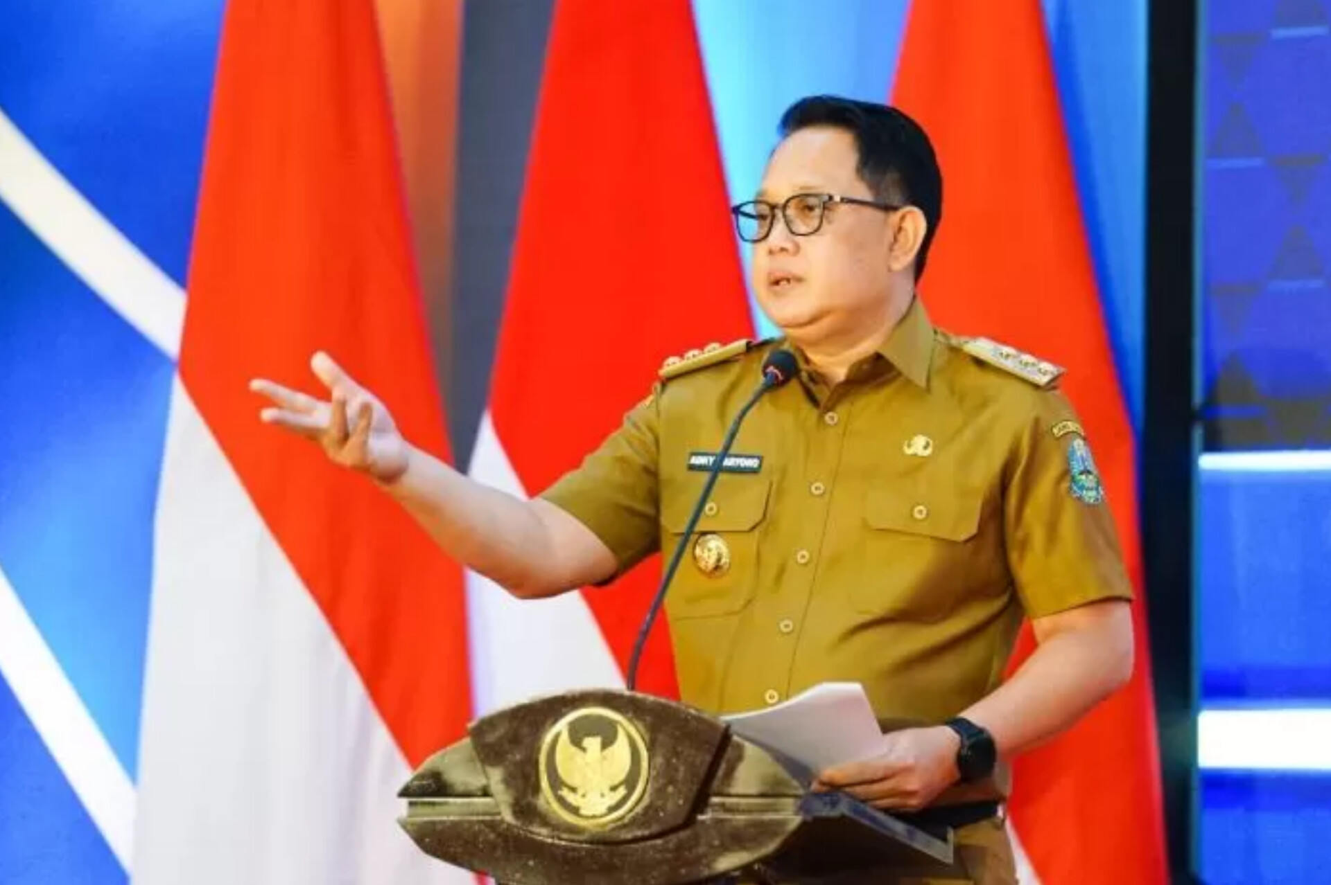 Sekdaprov Adhy Karyono menjelaskan bahwa Gubernur Khofifah Indar Parawansa menunjuk Wakil Bupati Lisdyarita sebagai Plt Bupati Ponorogo usai penahanan Bupati Sugiri Sancoko oleh KPK.