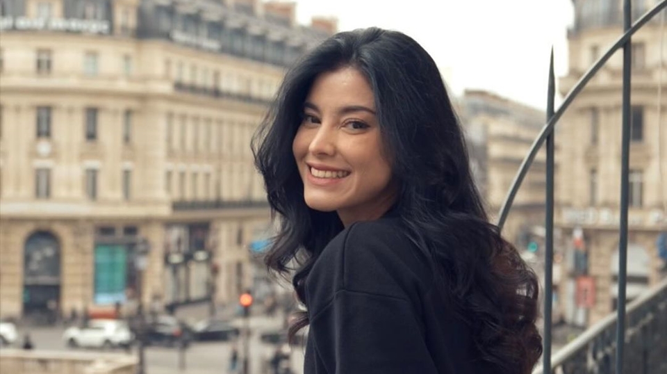 Medina Dina, Aktris FTV Dirumorkan Dekat Gading Marten