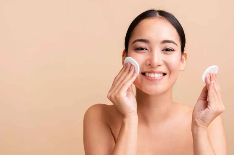 Ilustrasi skincare musim hujan.