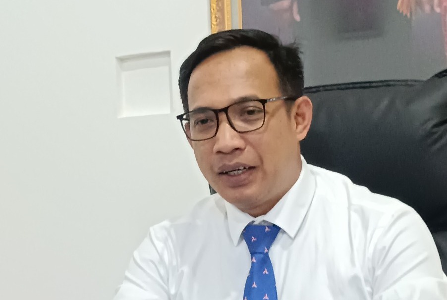 Ketua DPRD Pacitan Arif Setia Budi memberikan penjelasan pembangunan infrastruktur di Pacitan masih tertinggal dibanding program sosial dalam alokasi PSN tahun 2025. DOK RADAR PACITAN