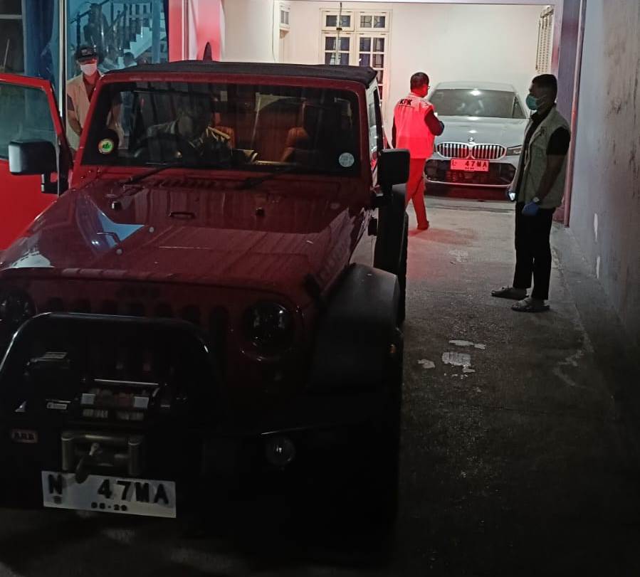 Rubicorn dan BMW koleksi mobil mewah di garasi rumah Dirut RSUD dr Harjono Yunus Mahatma, Jalan Sumatera, Kota Madiun, diperiksa KPK.